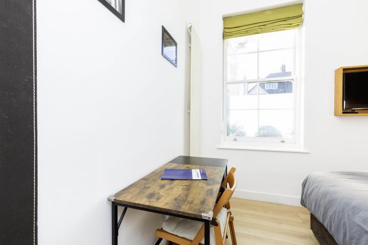  Rent includes electricity, water, and central heating Finchley Road, Hampstead